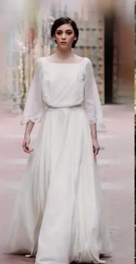 2019 Bohemian Lace Wedding Dresses with Sleeves Backless Boat Neck Beach Wedding Gowns