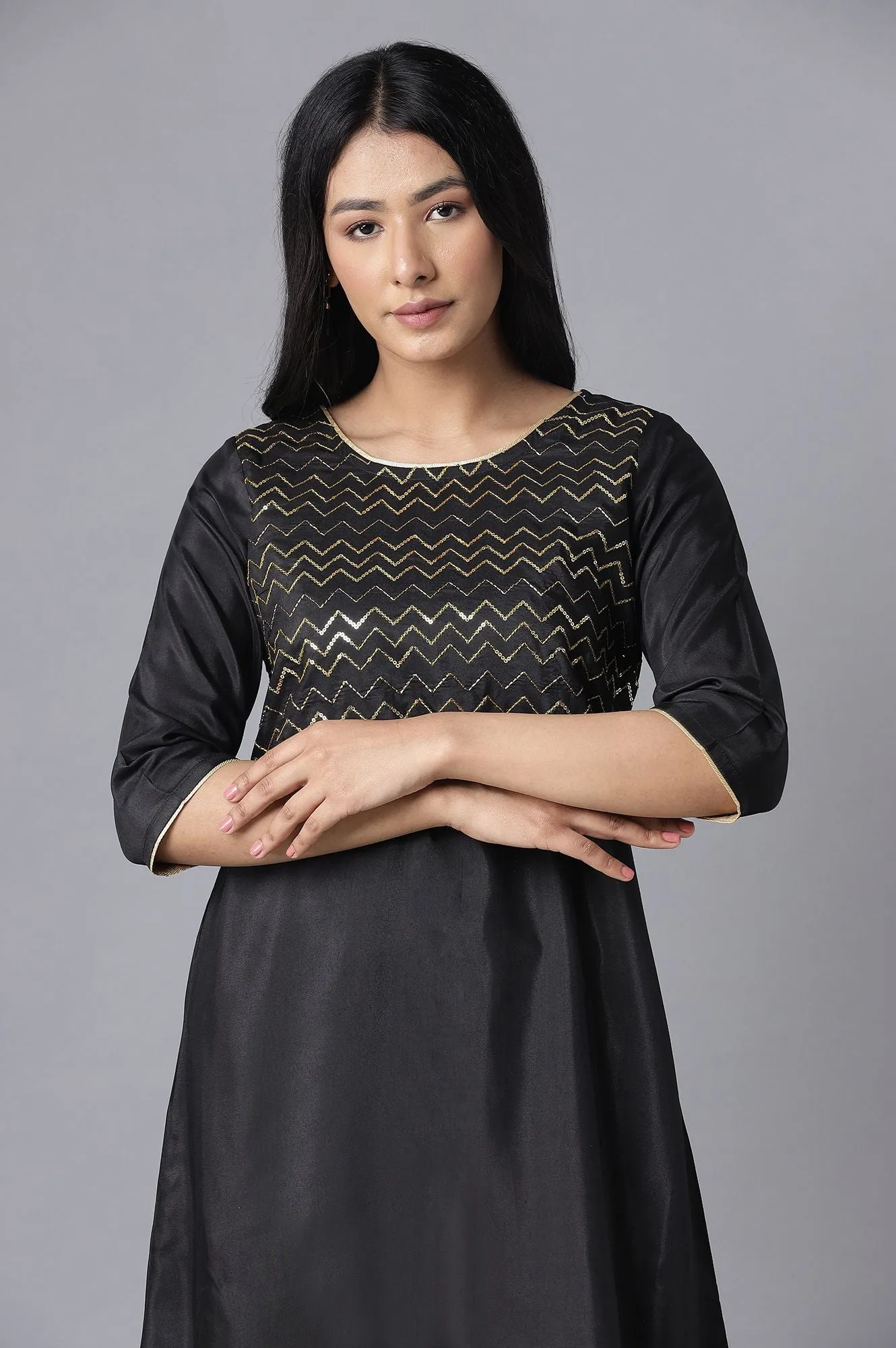 Black Embroidered kurta-Red Trousers Set