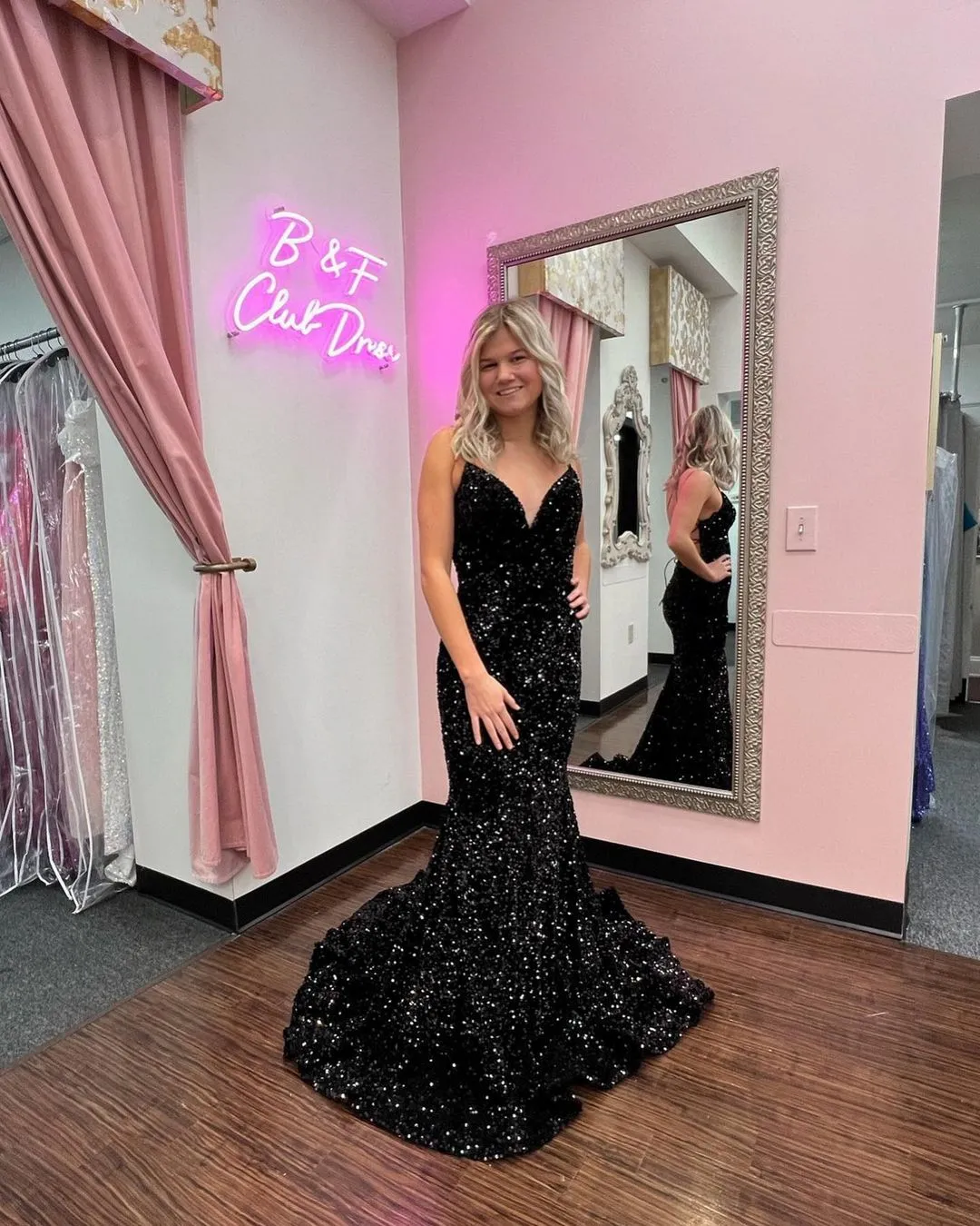Black Velvet Sequins Prom Dresses 2025 Mermaid V Neck Formal Dress Long