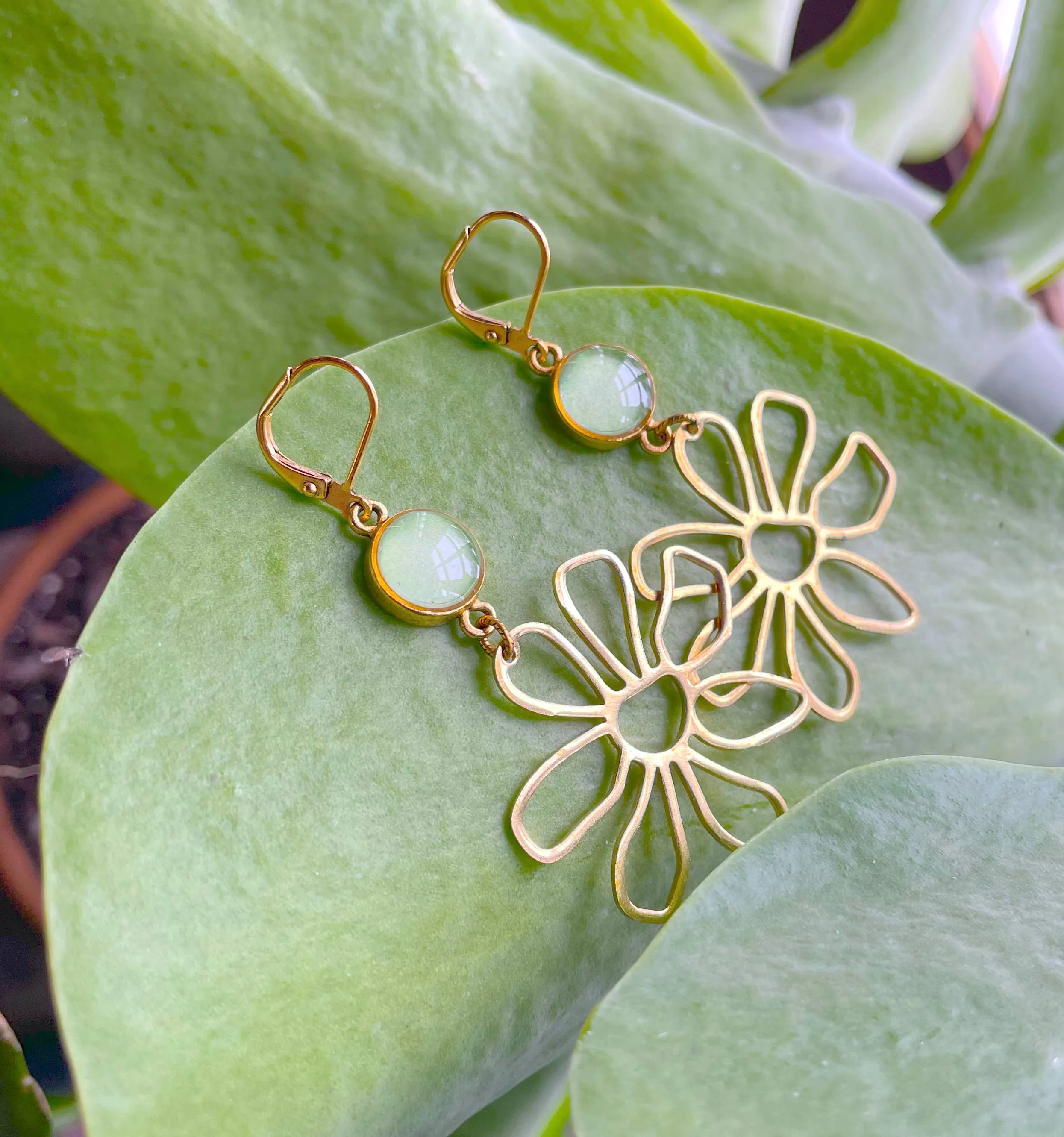 Brass & gold  daisies - daisy, retro, 70s, flowers, green