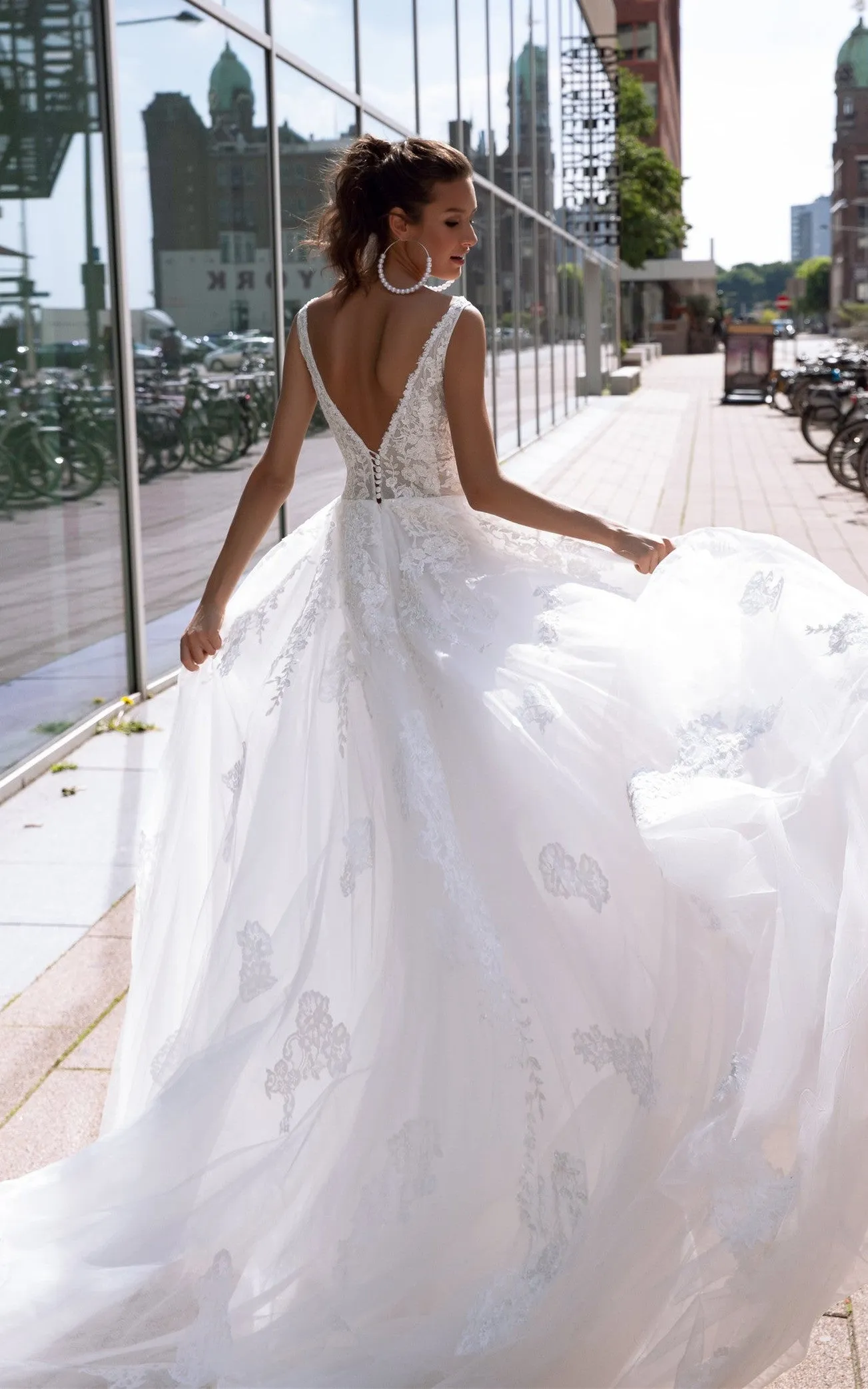 Fairy Princess Elegant Ball Gown V-neck Wedding Gown with Train-716126