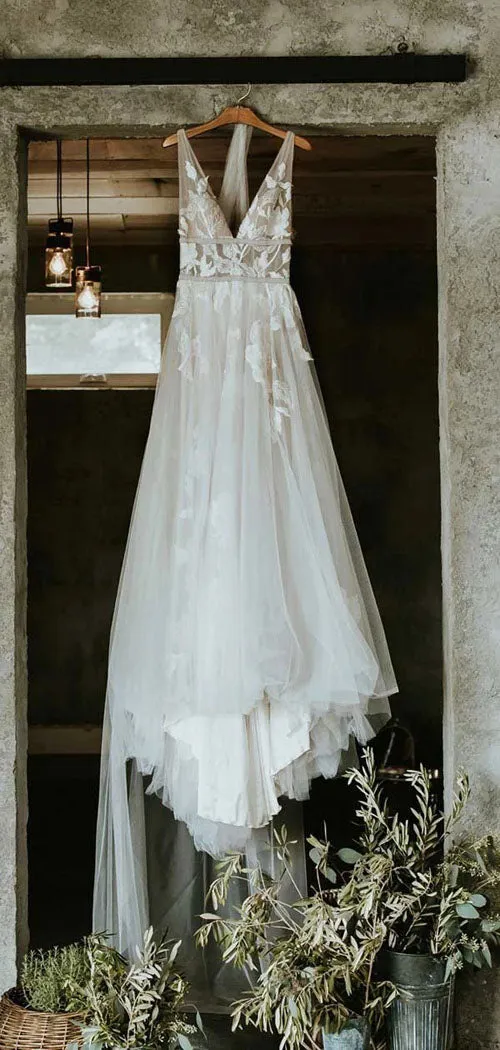 Roycebridal See Through Tulle V-neck Lace Ivory V-back Beach Wedding Dresses,MW329