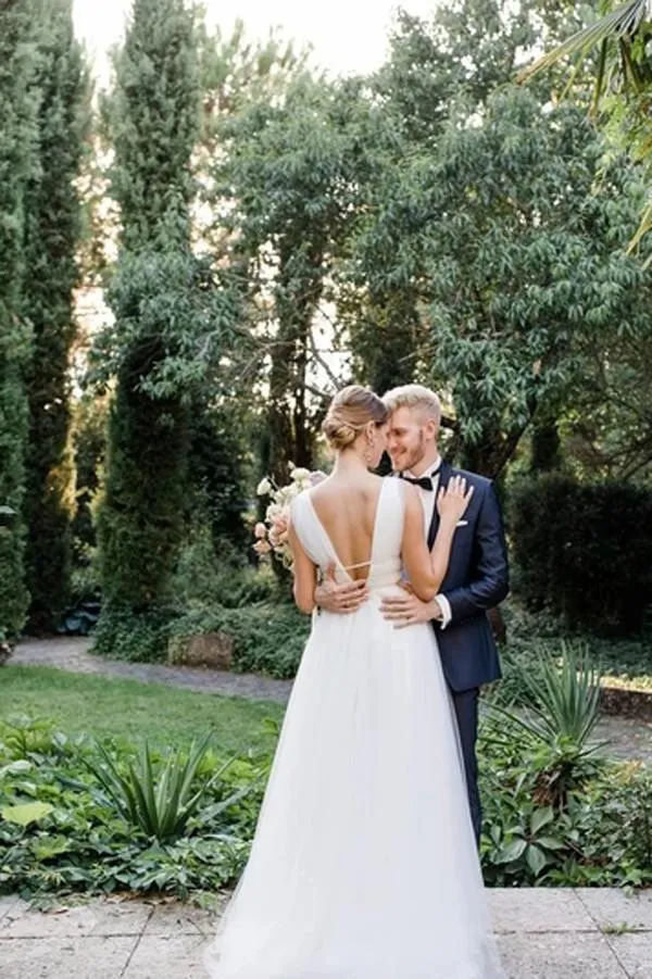 Roycebridal Simple V Neckline Tulle Ball Gown Wedding Dress Plunging Style Bridal Gown,MW387