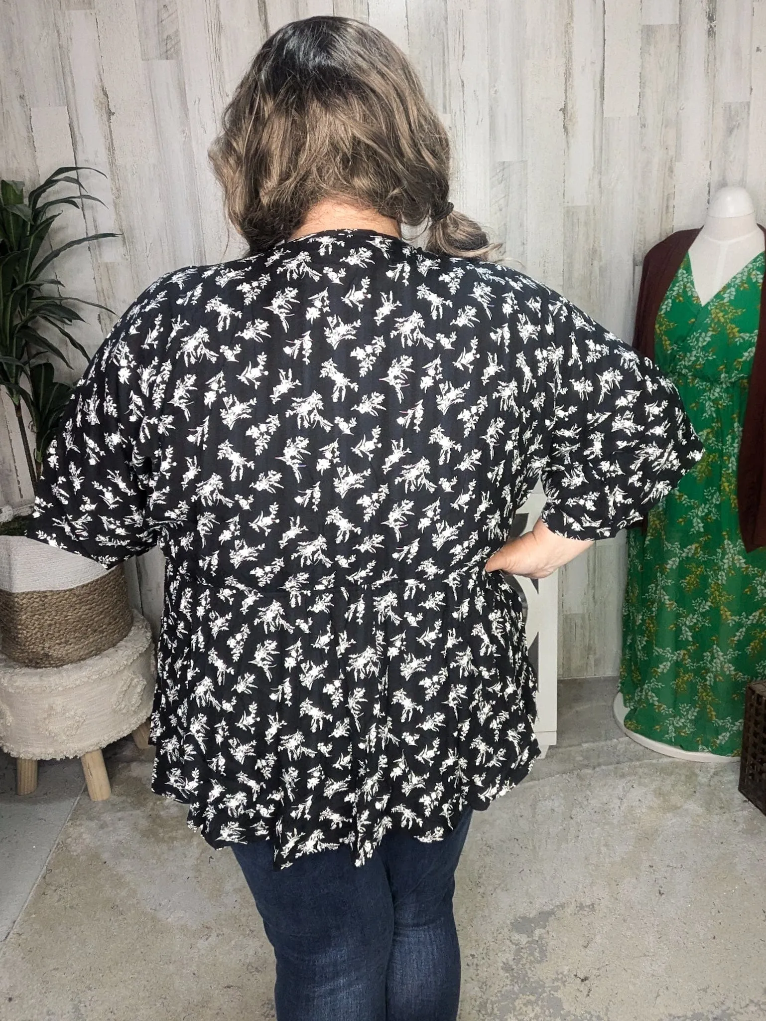 SALE- Moira Kimono Sleeve Shaping Top in Black   White Floral