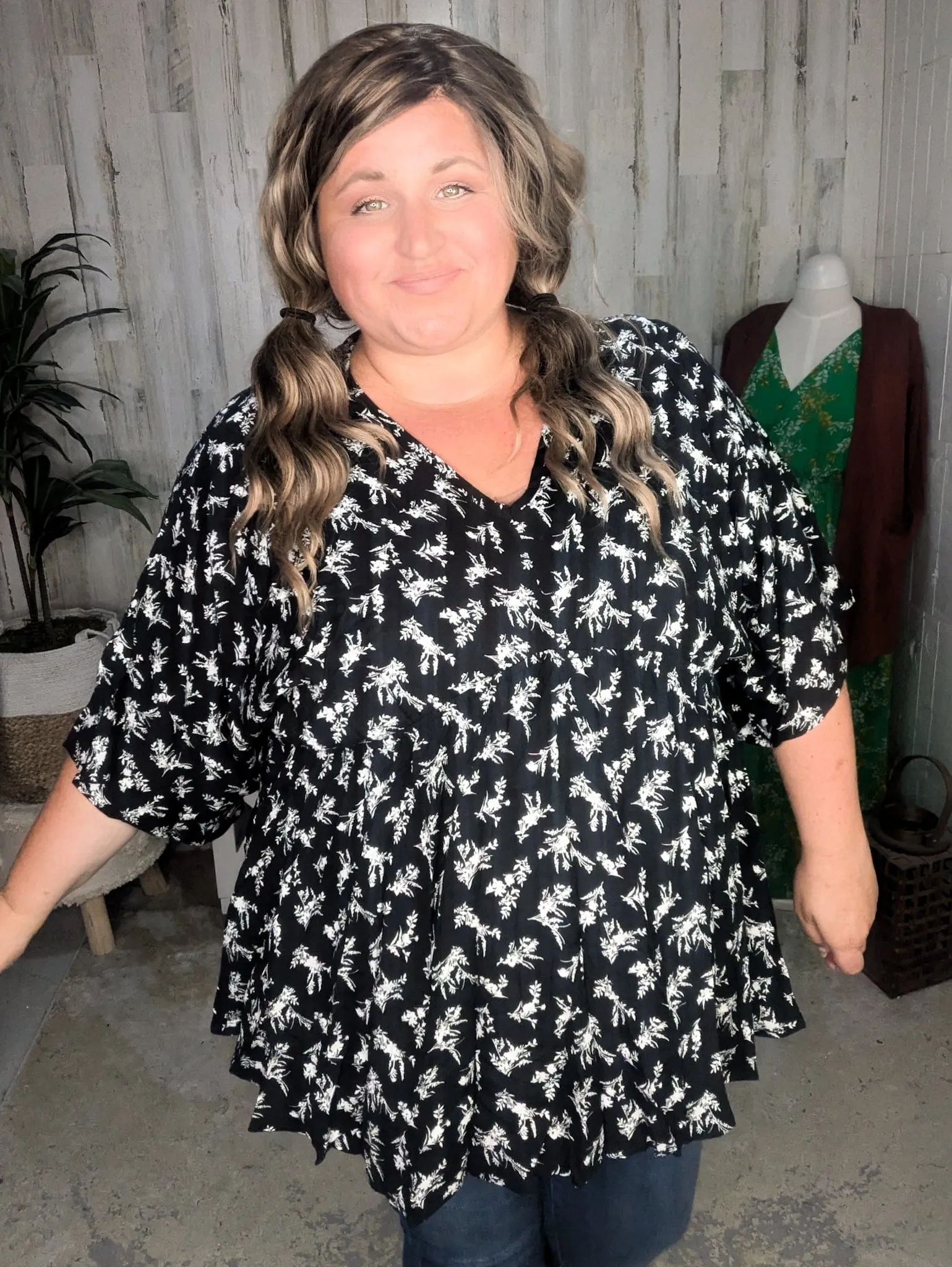 SALE- Moira Kimono Sleeve Shaping Top in Black   White Floral