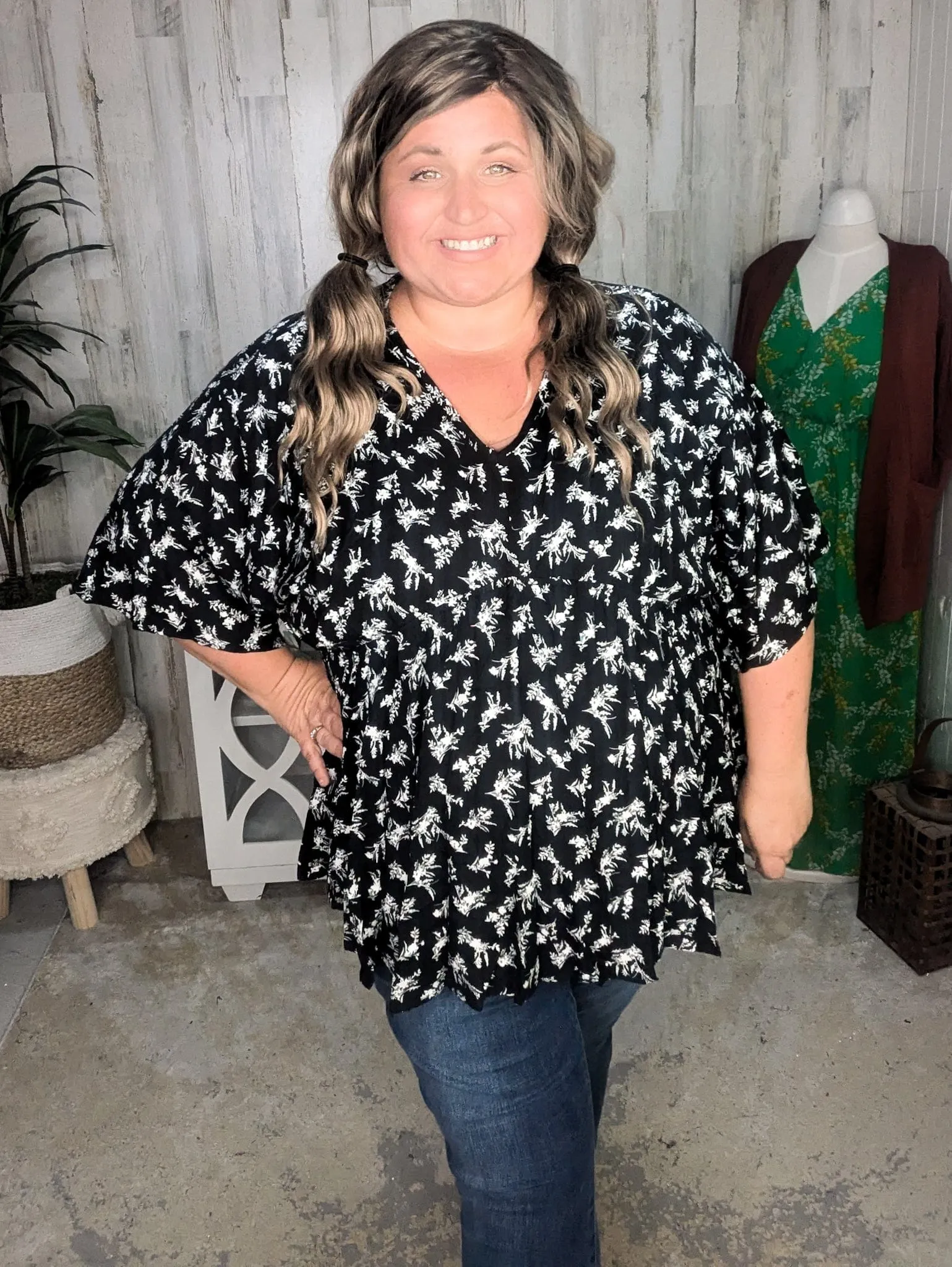 SALE- Moira Kimono Sleeve Shaping Top in Black   White Floral