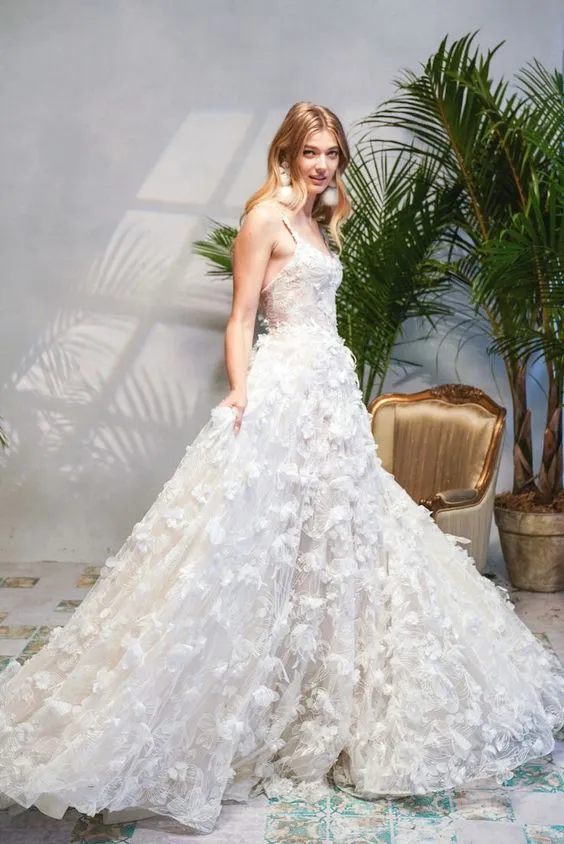 Sexy 2021 Lace Wedding Dresses 3D Flowers Beach Bohemian Bridal Wedding Gowns Spaghetti