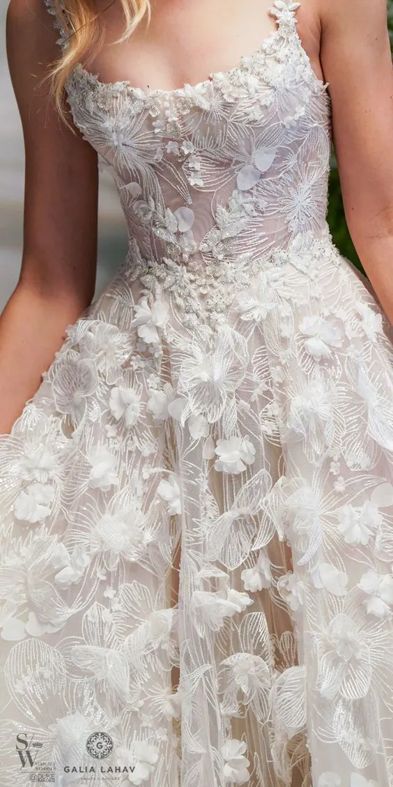 Sexy 2021 Lace Wedding Dresses 3D Flowers Beach Bohemian Bridal Wedding Gowns Spaghetti