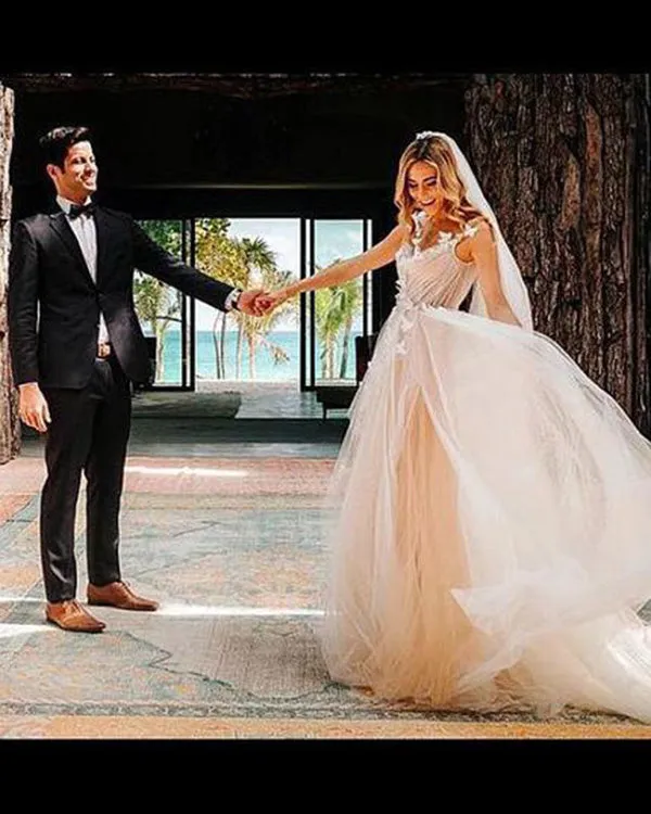 Sexy Backless Tulle Wedding Dress with Butterflies A-line Bridal Wedding Gowns Real Photos