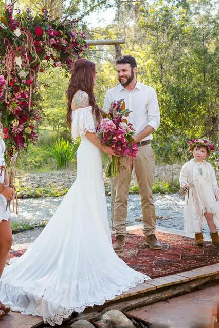 Short Sleeve Lace Boat Neck Appliques Court Train Bohemian Wedding Dress-715315