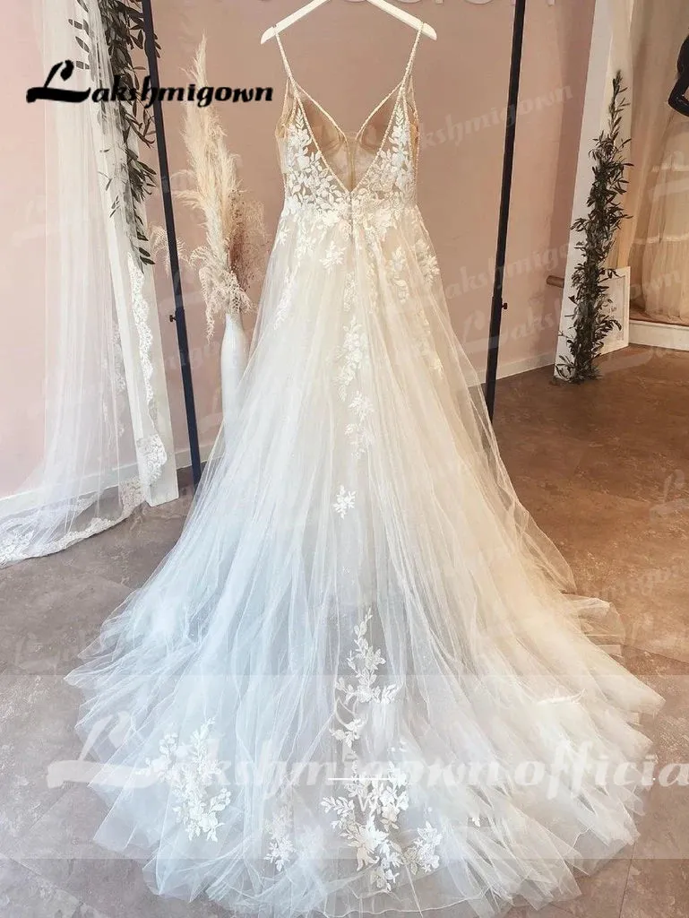 Spaghetti Straps Vintage Lace Wedding Dress With V Neckline Bride Dress Tulle Beach Bridal Gown trouwjurk Lakshmigown