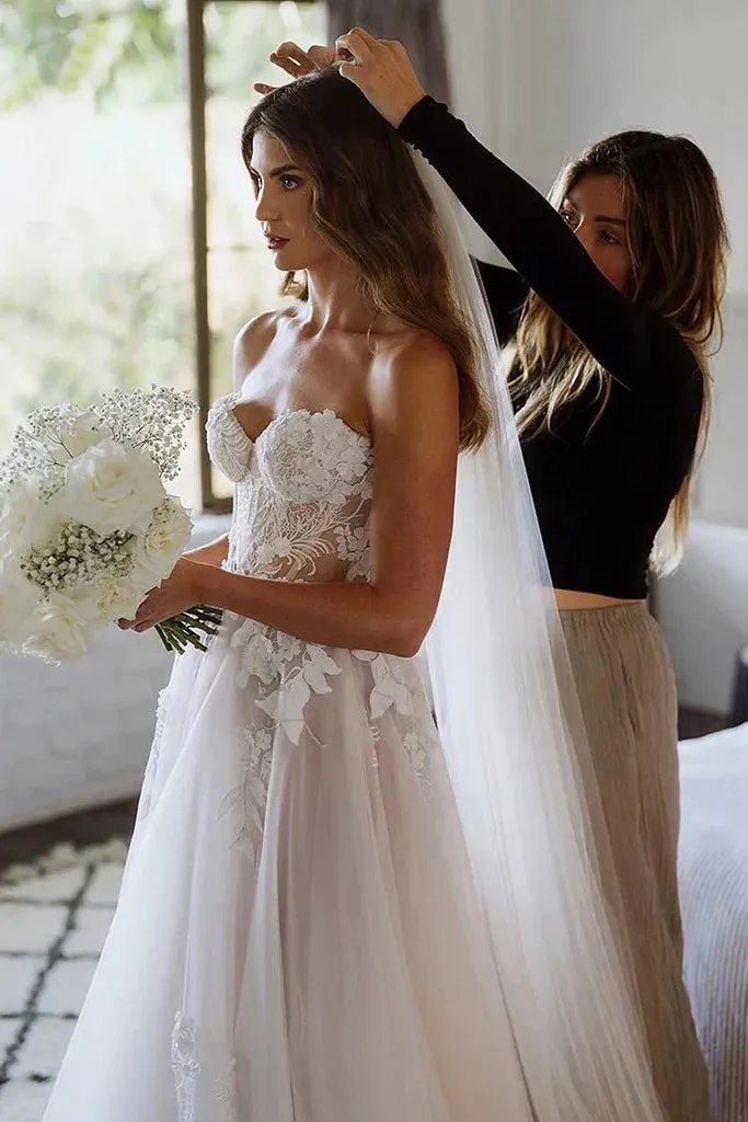 Sweetheart Sleeveless Bohemian Wedding Dress Lace Applique Bridal Gown TN373