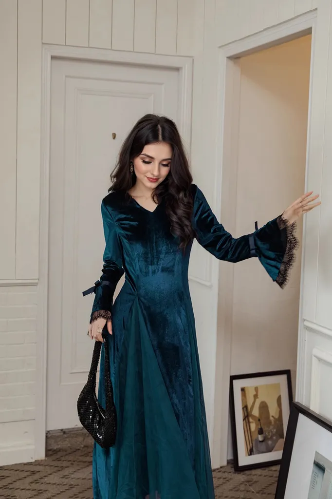 Vintage Velvet Long Sleeve Dress with Lace Trim and Tulle Spliced A-Line Skirt