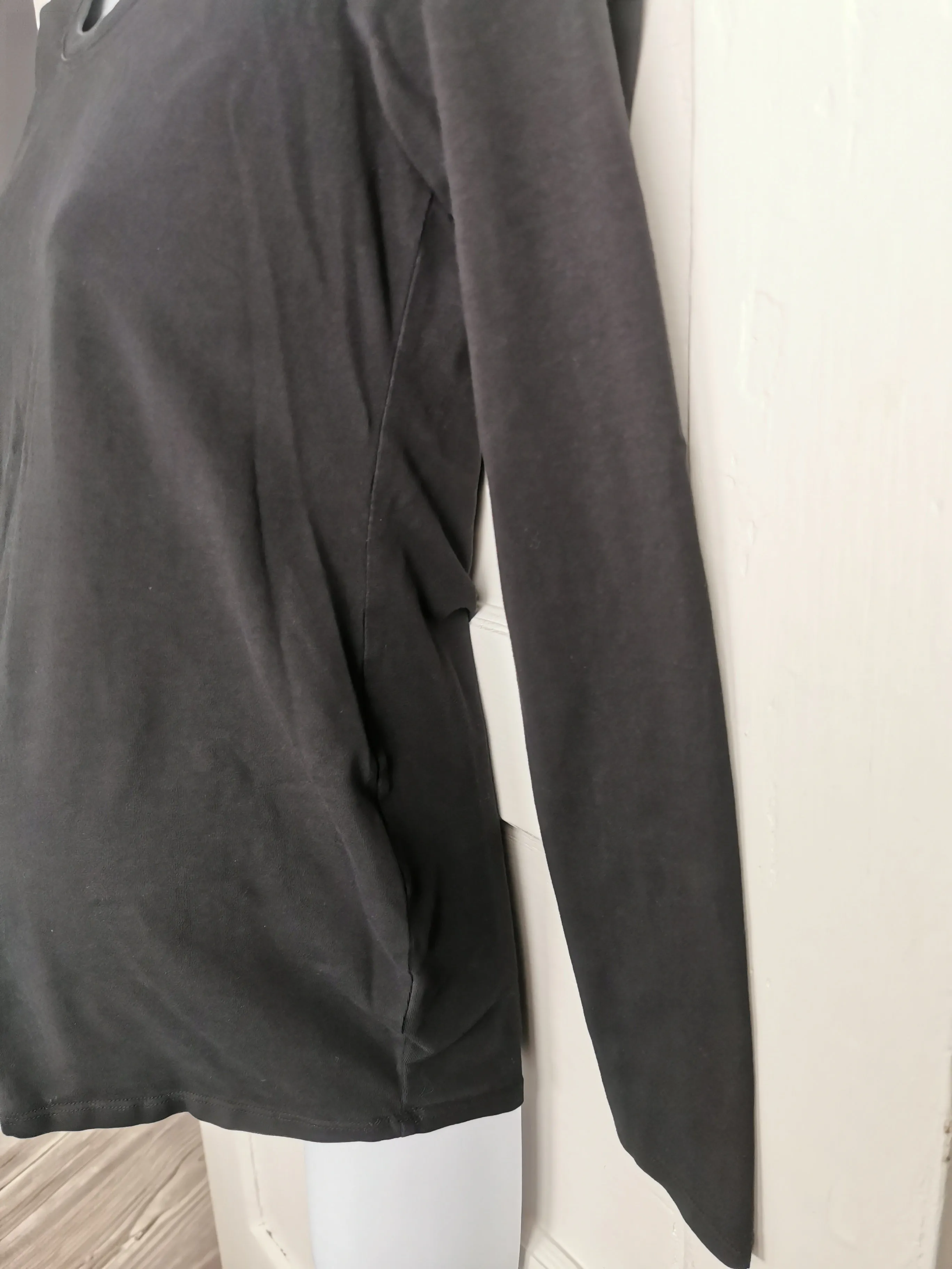 WOMENS SIZE MEDIUM - THYME MATERNITY, Soft Long-sleeved T-Shirt VGUC B1